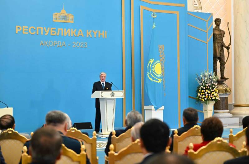 Токаев поздравил казахстанцев с Днём Республики
