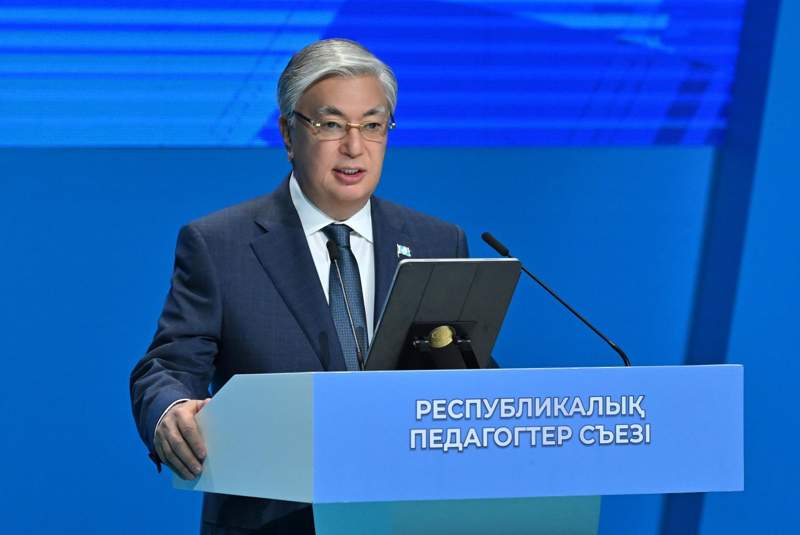 Президент потребовал прекратить давление на преподавателей