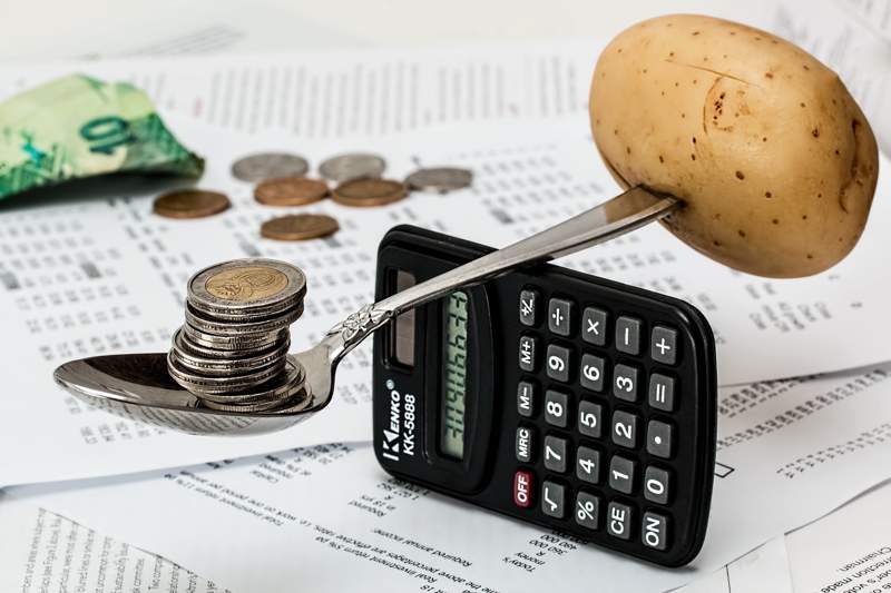 AERC ухудшил прогноз по инфляции и рекомендовал не снижать базовую ставку