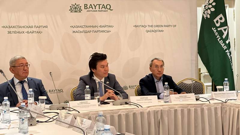 Раскол в "Байтаке": суд приостановил решение об исключении из партии депутатов маслихата Алматы