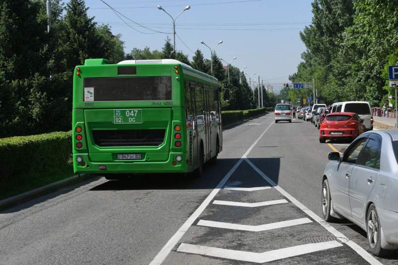 Автобусный парк Алматы попросил автовладельцев не препятствовать автобусам