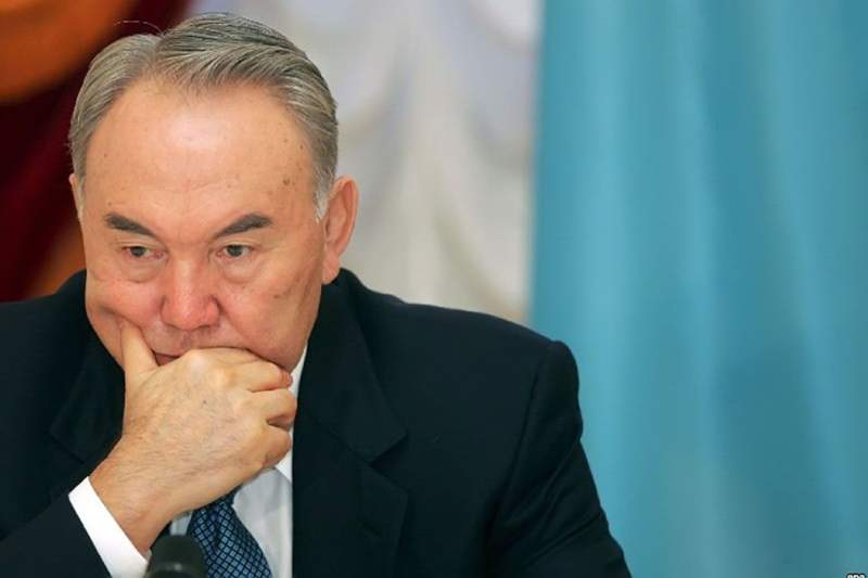 Назарбаев, долго хранивший молчание после ЧП на шахте Костенко, выделил семьям погибших 50 млн тенге