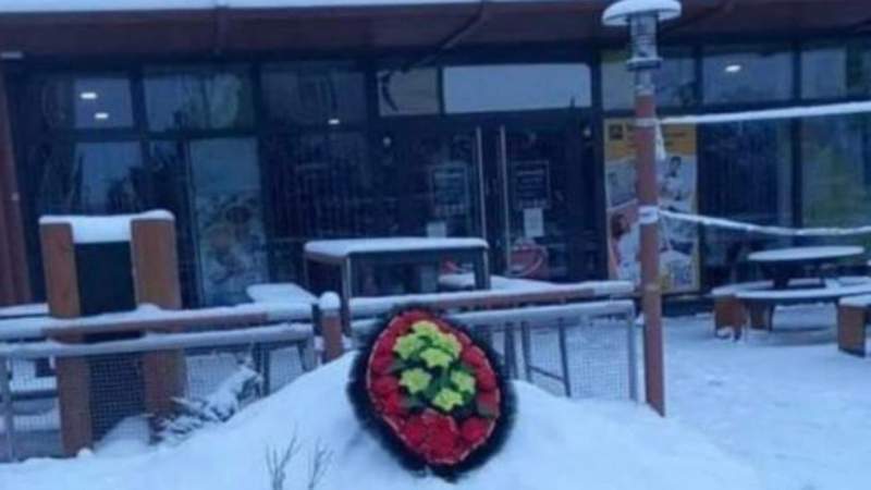 В Костанае задержали возложившего траурный венок у Макдональдса