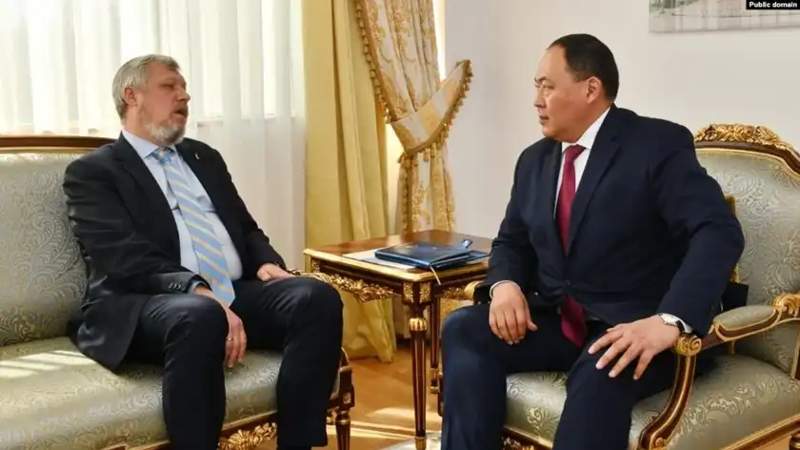 Президент Украины уволил посла в Казахстане