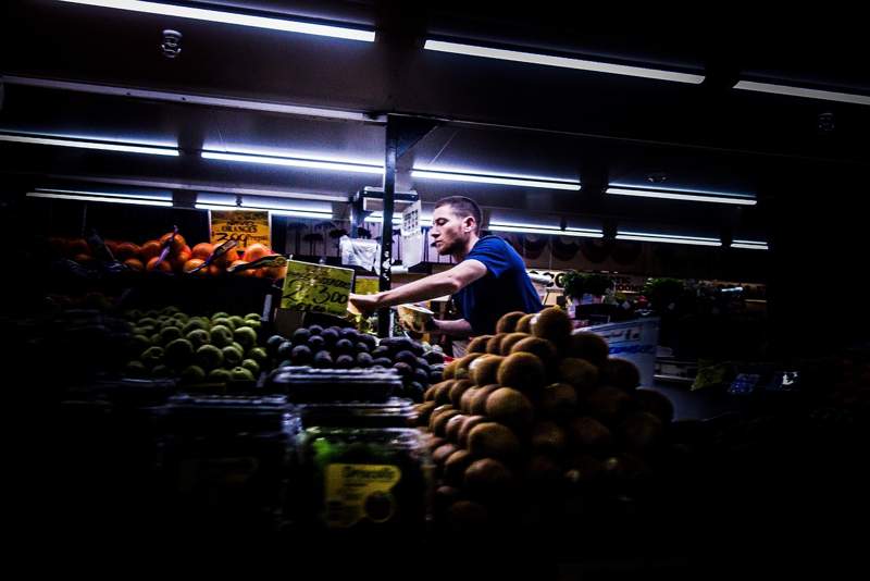 Почти 300 посредников влияли на цены социально значимых продуктов