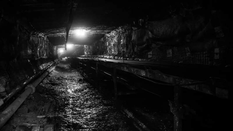 На шахте «Казахстанская» все еще работают пожарные