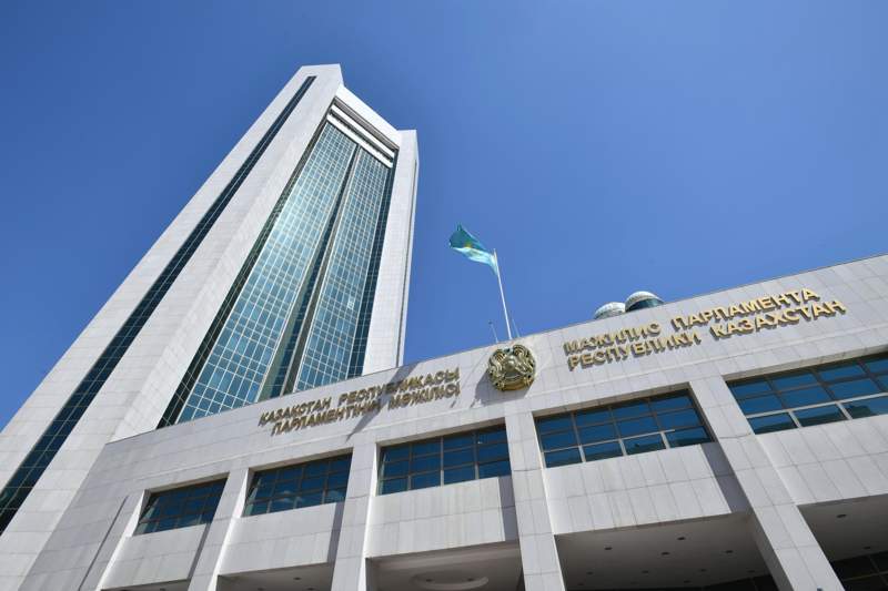 В мажилисе появились голоса против: две фракции фактически заявили о недоверии правительству