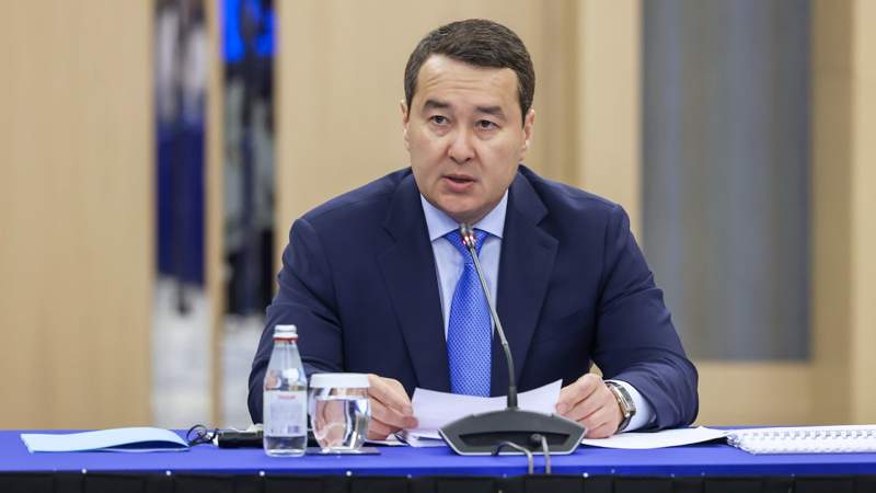 Алихан Смаилов поставил конкретные задачи по подготовке к новому учебному году