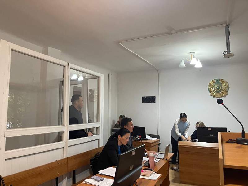 Дело бухгалтера управления МВД: судья выгнала подсудимого из зала и продолжила процесс без него