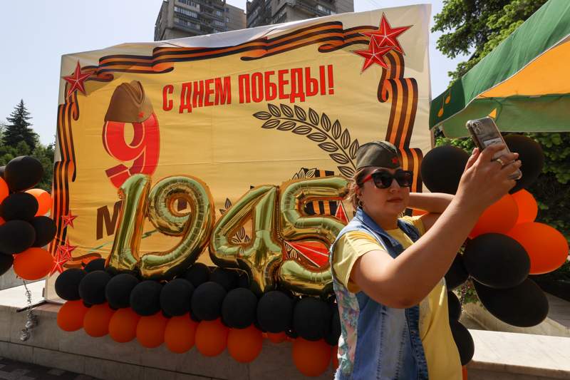 ФОТОРЕПОРТАЖ. Как прошла в Алматы вместо «Бессмертного полка» акция «Поклонись героям»