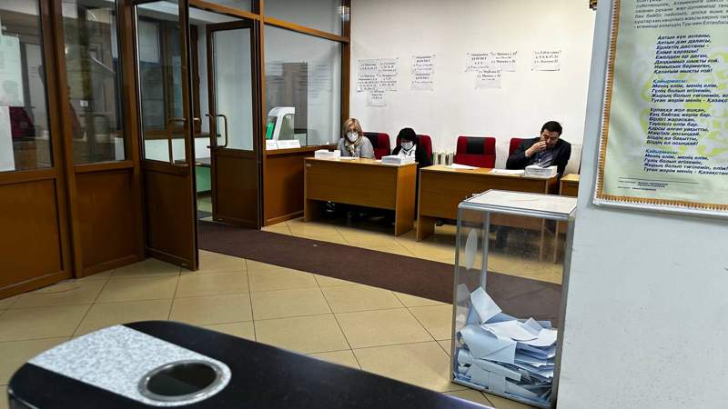 В Алматы избиратель обнаружил, что за него уже проголосовали