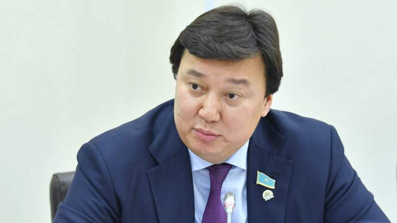 Галымжан Елеуов сложил депутатский мандат за день работы новой сессии мажилиса