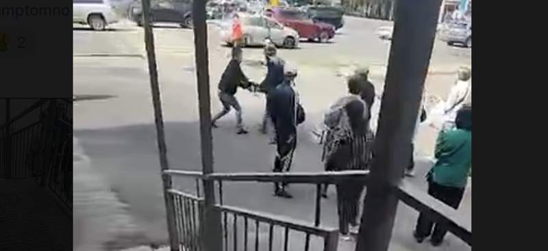 На съёмочную группу телеканала Almaty напали у военного суда