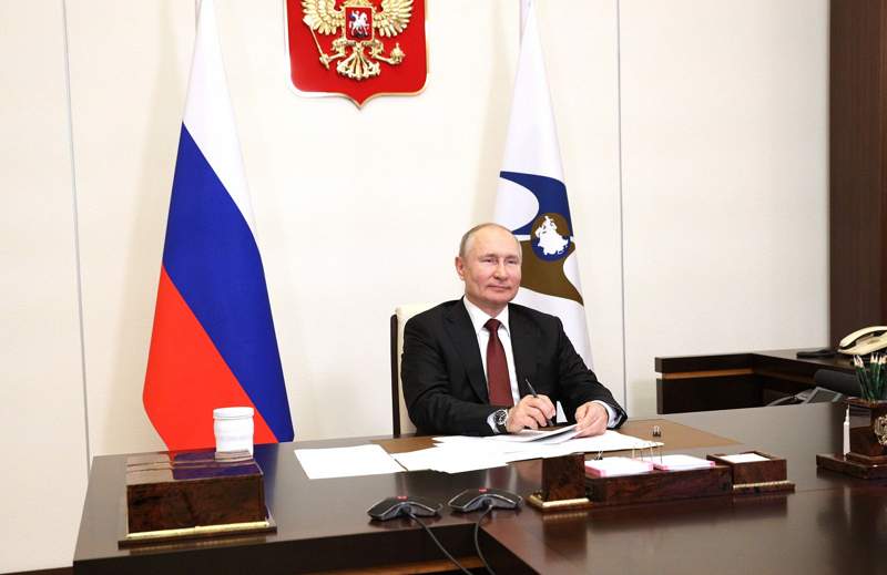 Путин призвал лидеров государств ЕАЭС подключиться к российскому аналогу SWIFT