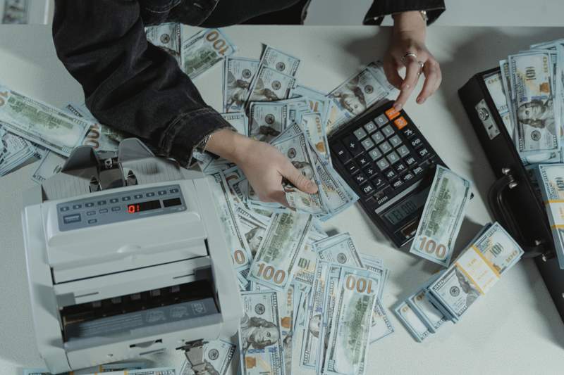 Нацбанк продал 600 млн долларов, но «интервенций не проводил»