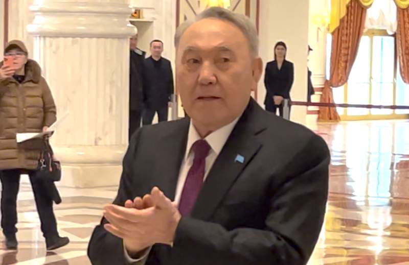 Назарбаев проголосовал на выборах