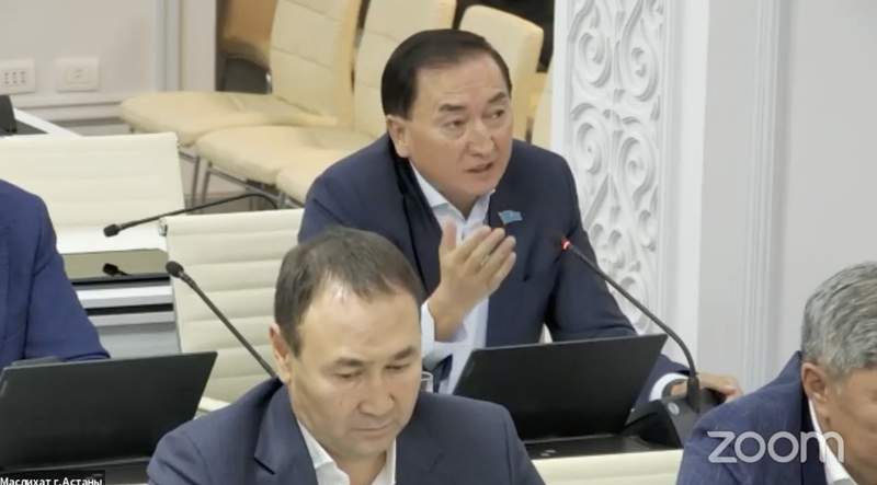 Депутаты маслихата Астаны неожиданно поспорили из-за присвоения столичным улицам имен зарубежных деятелей