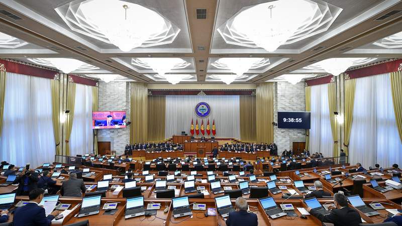 В Кыргызстане рабочим языком органов власти станет кыргызский