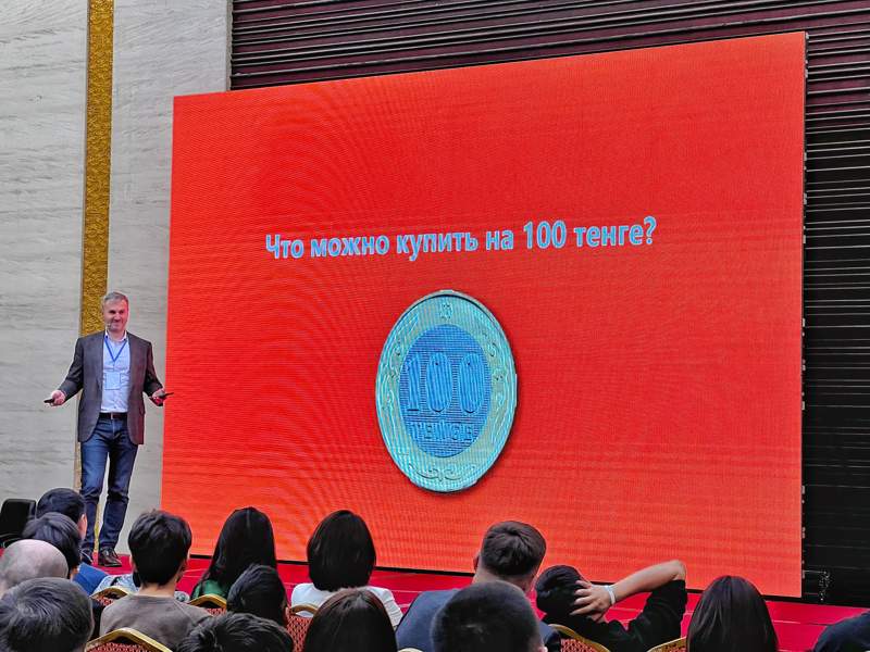 «Что можно купить на 100 тенге»: Финансисты убеждают казахстанцев преодолеть страх к инвестированию