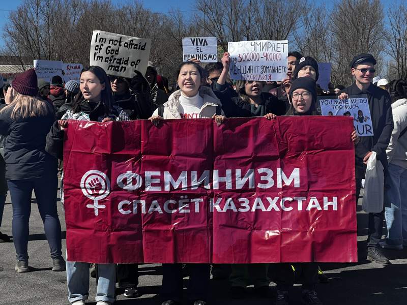 «Не хочу быть следующей». Феминистки организовали в Астане марш против насилия в отношении женщин