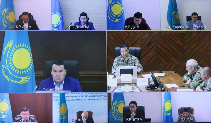 Лесной пожар в Абайской области распространяется в сторону поселков. Но угрозы почти нет