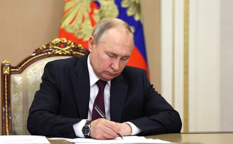 Путин выразил соболезнования в связи с пожарами в Абайской области