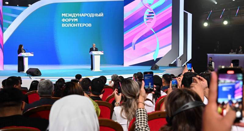 Президент призвал поддерживать волонтеров грантами