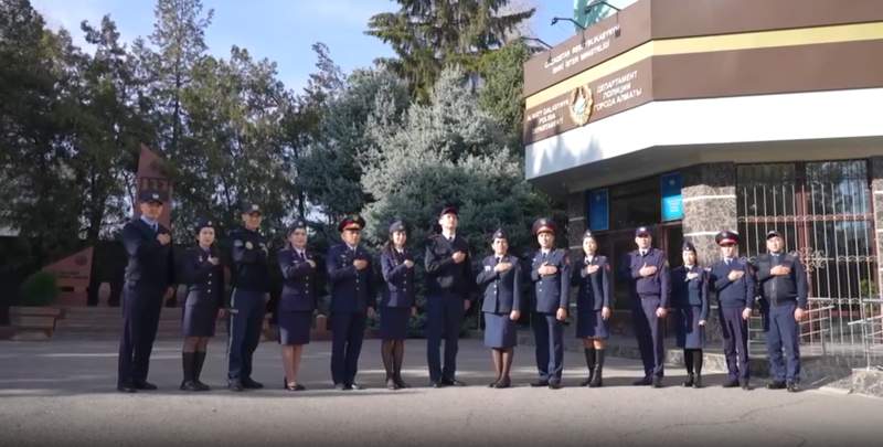 Алматинские службы поздравили с Днем независимости