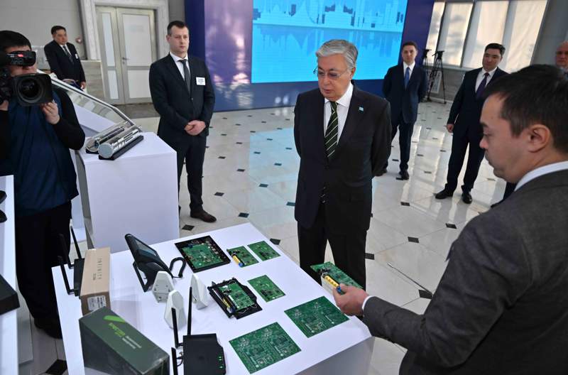 Токаев посетил промышленные предприятия в Астане