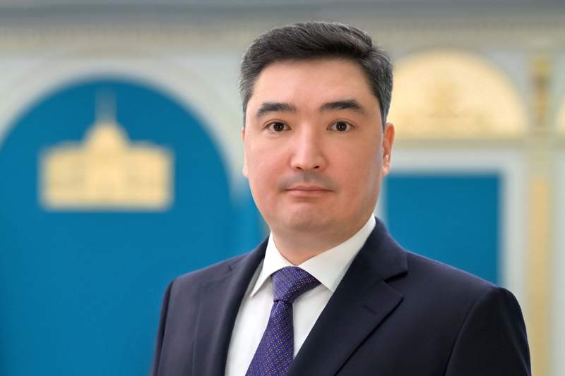 Госорганы стремятся переложить ответственность на президента и его администрацию – Олжас Бектенов