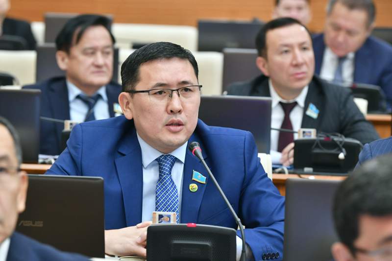 "Нацбанк и правительство пытаются задавить инициативу создания агробанка" – мажилисмен Баккожаев