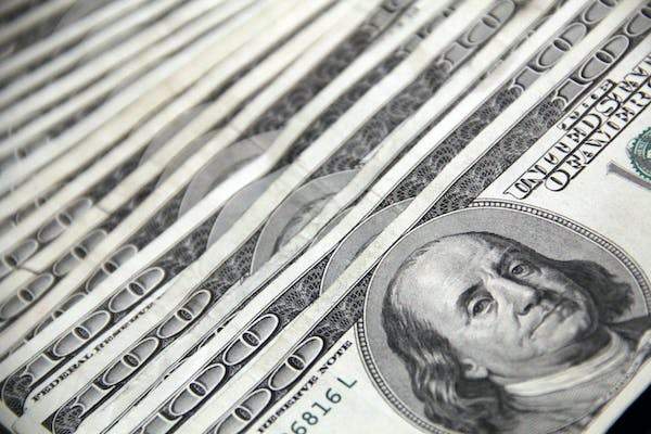 Нацбанк продал 1,3 млрд долларов в ноябре