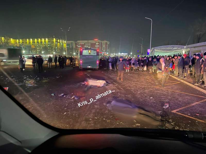 В Алматы автобус наехал на толпу людей: трое человек погибли
