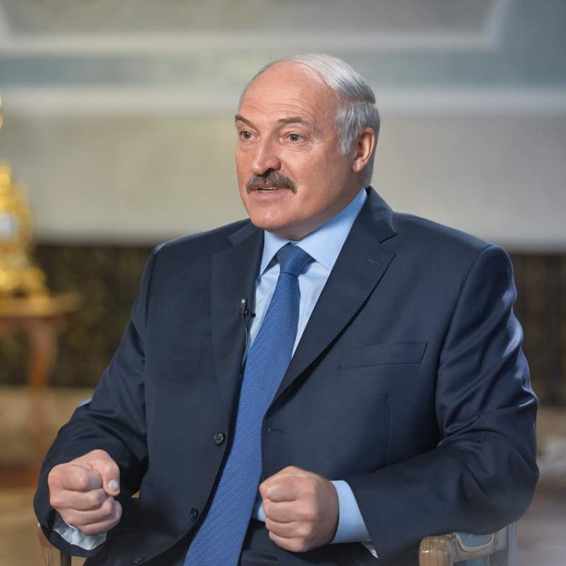 Лукашенко: Войны почти никогда не начинаются нападением на страну извне