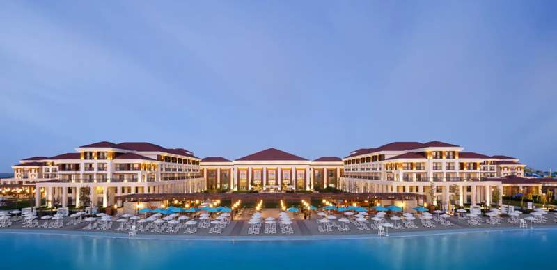 Гибель лебедей на Караколе: в Rixos Актау подтвердили сброс сточных вод в озеро