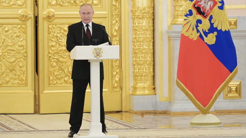 Выборы президента в России: Путина зарегистрировали кандидатом