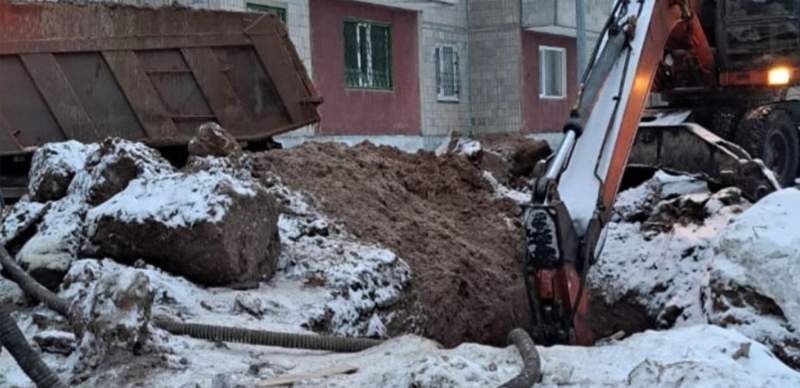 В Караганде устраняют водопроводную аварию. Без воды остался микрорайон
