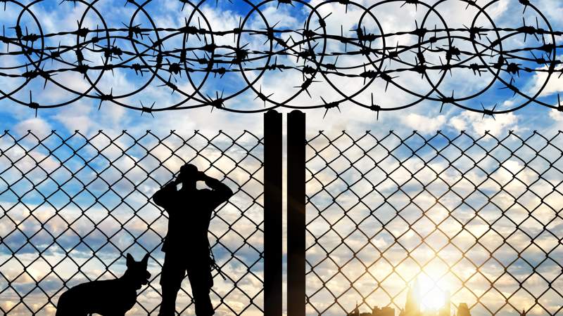 Мажилис принял законопроект о запрете въезда в Казахстан педофилам и террористам. Что не так с поправками
