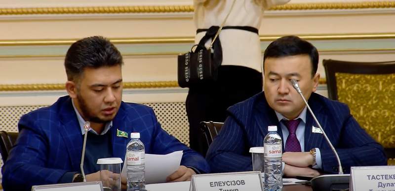 Депутат Тастекей заступился за своего коллегу, выругавшегося во время заседания