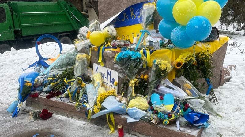 В Алматы во вторую годовщину войны в Украине почтили память погибших