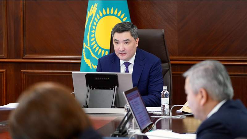 Бектенов отчитал минздрав и акимов за срывы сроков строительства больниц в сёлах
