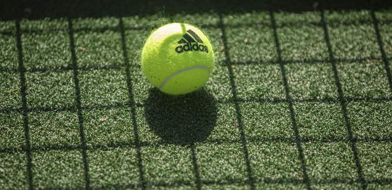 Впервые за 30 лет Adidas понесла убытки