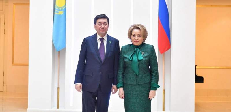"Будем пресекать". Кошанов поговорил со спикером сената РФ о нападках российских депутатов
