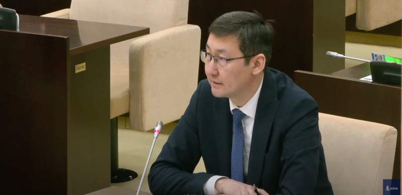 Запрет на продажу энергетиков могут включить в законопроект о лудомании