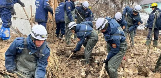 На жилые дома в Алматинской области сошёл оползень