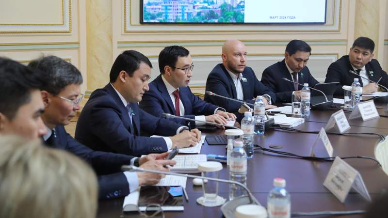 Два депутата маслихата Алматы досрочно прекратили свои полномочия депутата