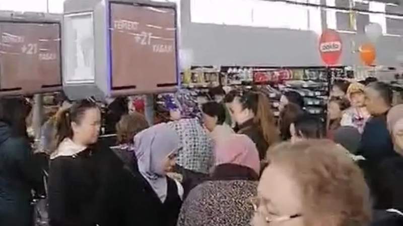Паводки в Атырауской области: жители скупают надувные лодки и рыбацкие сапоги
