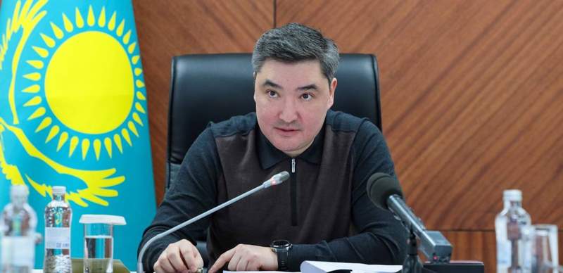 Олжас Бектенов о паводках в Кульсары: "Вода подмывает, необходима мобилизация"
