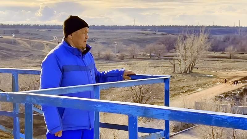 "Не в годах сила": пенсионер-крановщик предотвратил затопление Актобе
