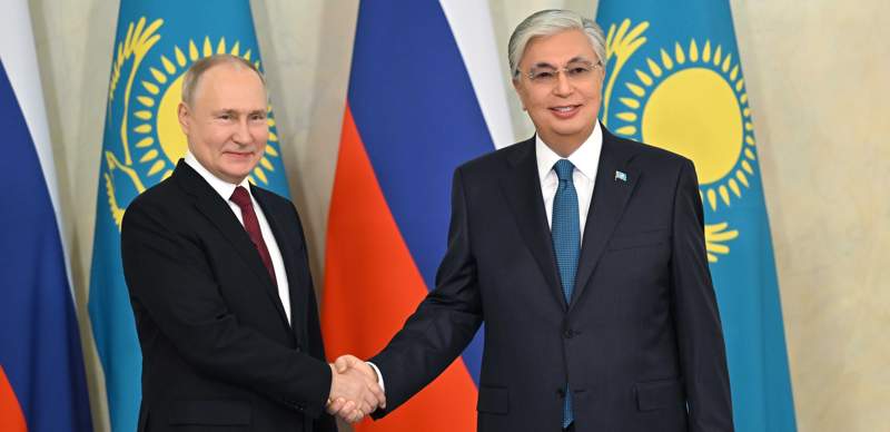 Токаев и Путин по телефону обсудили паводки в своих странах